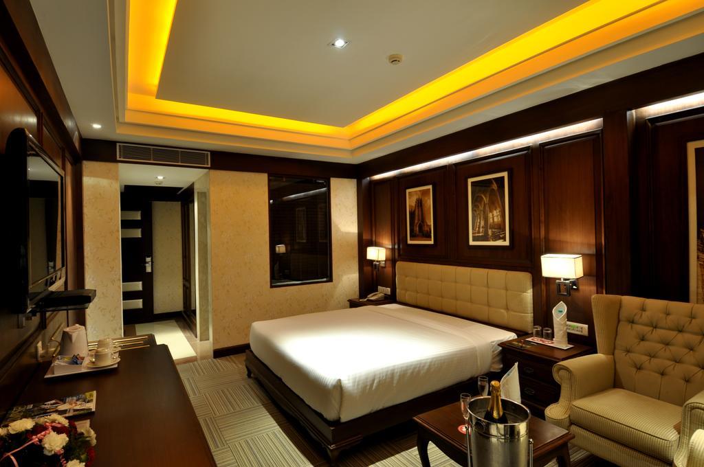 Amara Hotel Chandīgarh Buitenkant foto