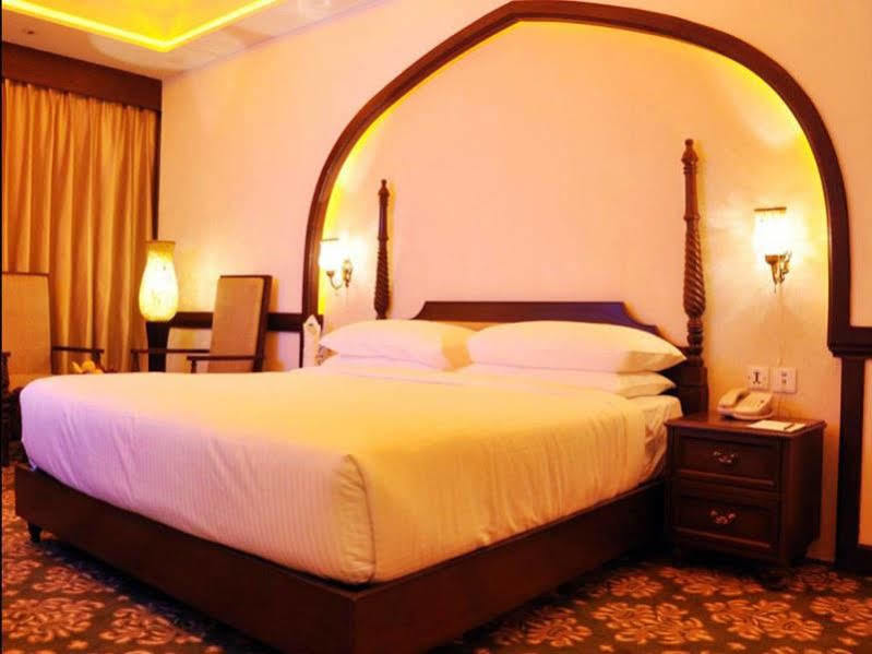 Amara Hotel Chandīgarh Buitenkant foto